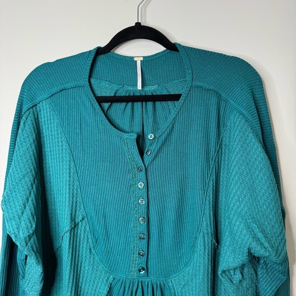 Free People Leo Oversized Waffle Button Henley Knit Tunic Top in Teal Size Small - Picture 3 of 11